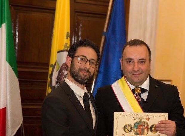 Consegna diploma di nomina a Delegato di Lucca dell’Accademia Bonifaciana da parte del Rettore Presidente Comm. Dott. Sante De Angelis - Palazzo Cardinale Cesi, Roma (2016)