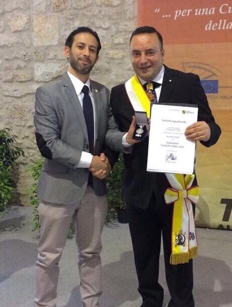 Consegna diploma e della medaglia  “Sächsischer Fluthelfer Orden 2013” da parte del Rettore Presidente dell’Accademia Bonifaciana  Comm. Dott. Sante De Angelis - Palazzo comunale di Anagni (FR) (2017)