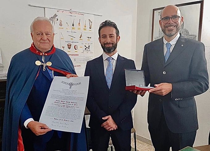 Consegna del diploma di Benemerenza e della Medaglia d’argento “Militantis Ecclesiae” del Sacro Militare Ordine Costantiniano di San Giorgio per mano del Delegato ad Interim della Toscana Cav Gr. Cr. Mer. Carlo Testi e del Pro Delegato Cav. Mer. con Placca Massimo Planera - Santuario di Montenero (LI) (2019)