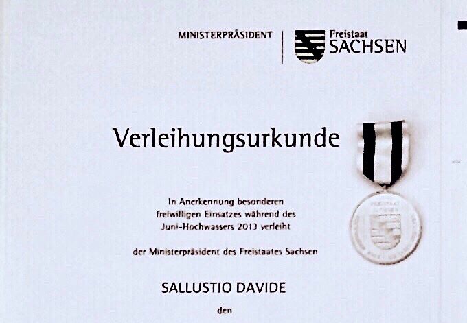 Diploma con annessa lettera di conferimento della medaglia 