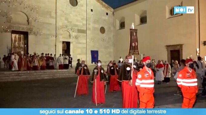 Immagine della diretta andata in onda su NoiTv il 13-09-2021 relativa alla processione di Santa Croce, fatta in questo anno in modalità contingentata a soli 700 partecipanti su invito 
