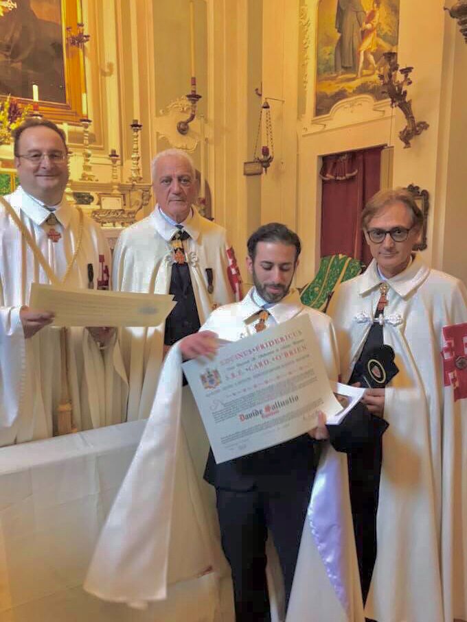 Consegna del diploma di Cavaliere dell’Ordine Equestre del Santo Sepolcro di Gerusalemme da parte del Luogotenente dell’Italia Centrale Appenninica S.E. Comm Ing.. Giuseppe Marrani, del Preside della Sezione Toscana Gr. Uff. Aldo Gori e del Delegato di Lucca Comm Geom. David Tabarracci.

Basilica della Santissima Annunziata, Firenze (2018)