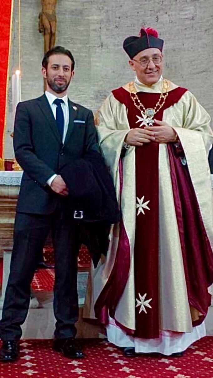 Con S.E. Cav.Gr.Cr. Monsignor Luigi Francesco Casolini di Sersale, Preside Arcidiacono del Duomo di Tivoli, Rettore Presidente dell'Associazione Cavalieri di San Silvestro - Roma (2016)