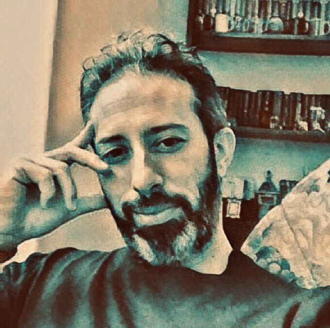 Nato a Bari il 4 marzo 1978 e residente fin dall'infanzia a Lucca, nell'amata Toscana. Cresciuto in un ambito familiare composto da insegnanti e professionisti in ambito giuridico, si diploma geometra per poi dedicarsi successivamente ad argomenti più affini al clima culturale respirato da sempre, conseguendo la laurea in Scienze Politiche e delle Relazioni Internazionali con tesi in Storia Contemporanea dal titolo “L’intelligence borbonica nell’Italia preunitaria”.
Grande appassionato e studioso di Storia degli Ordini cavallereschi, Arte e Geopolitica, Sallustio dedica parte del suo tempo a scrivere di tali tematiche. 
Oltre ad aver scritto recensioni e contributi di natura artistica e agiografica per alcuni pittori toscani, nel 2014 pubblica con Eracle Editore 